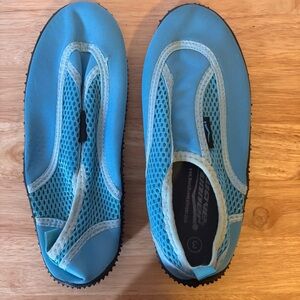 Light Blue Mesh Water Shoes Size 3/ or 6.5 in woman’s